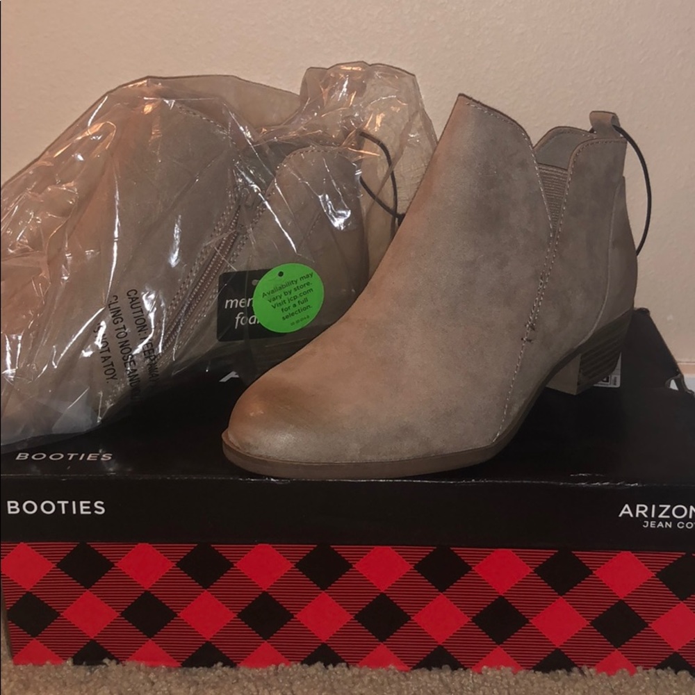 Size 8.5 Arizona Jean CO. Booties